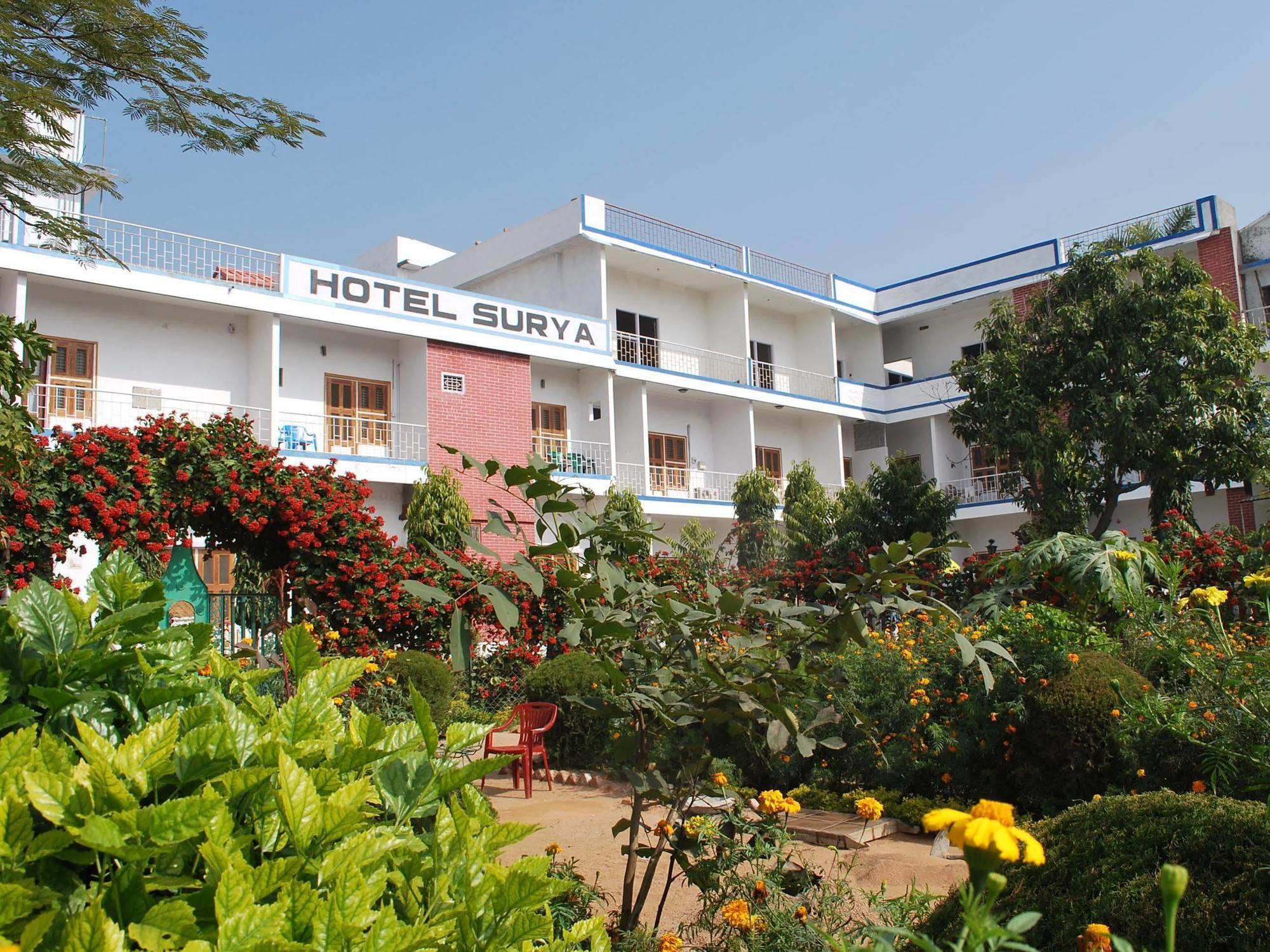 קג'ורהו Hotel Surya מראה חיצוני תמונה