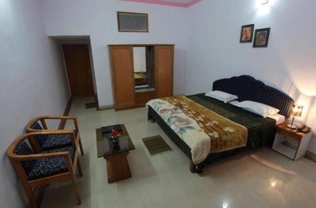 קג'ורהו Hotel Surya מראה חיצוני תמונה