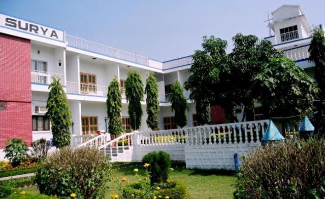 קג'ורהו Hotel Surya מראה חיצוני תמונה