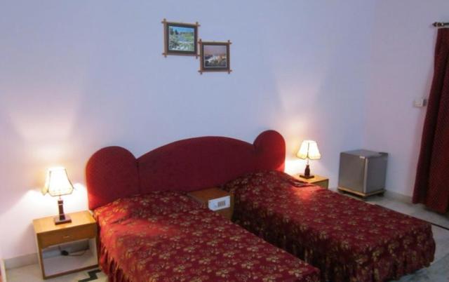 קג'ורהו Hotel Surya חדר תמונה